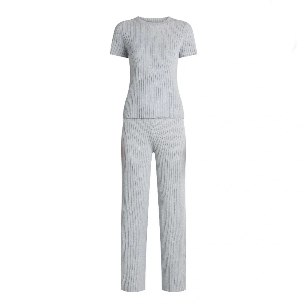 Gray Ribbed Knit Two-Piece Set - Picture 2 of 5